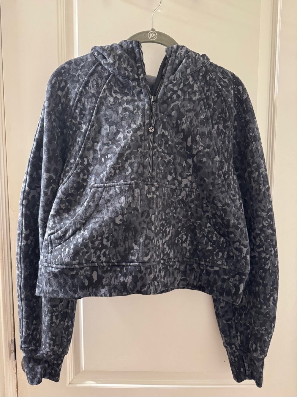 Lululemon Scuba Half Zip with hood. Leopard Blk/Grey Cropped.